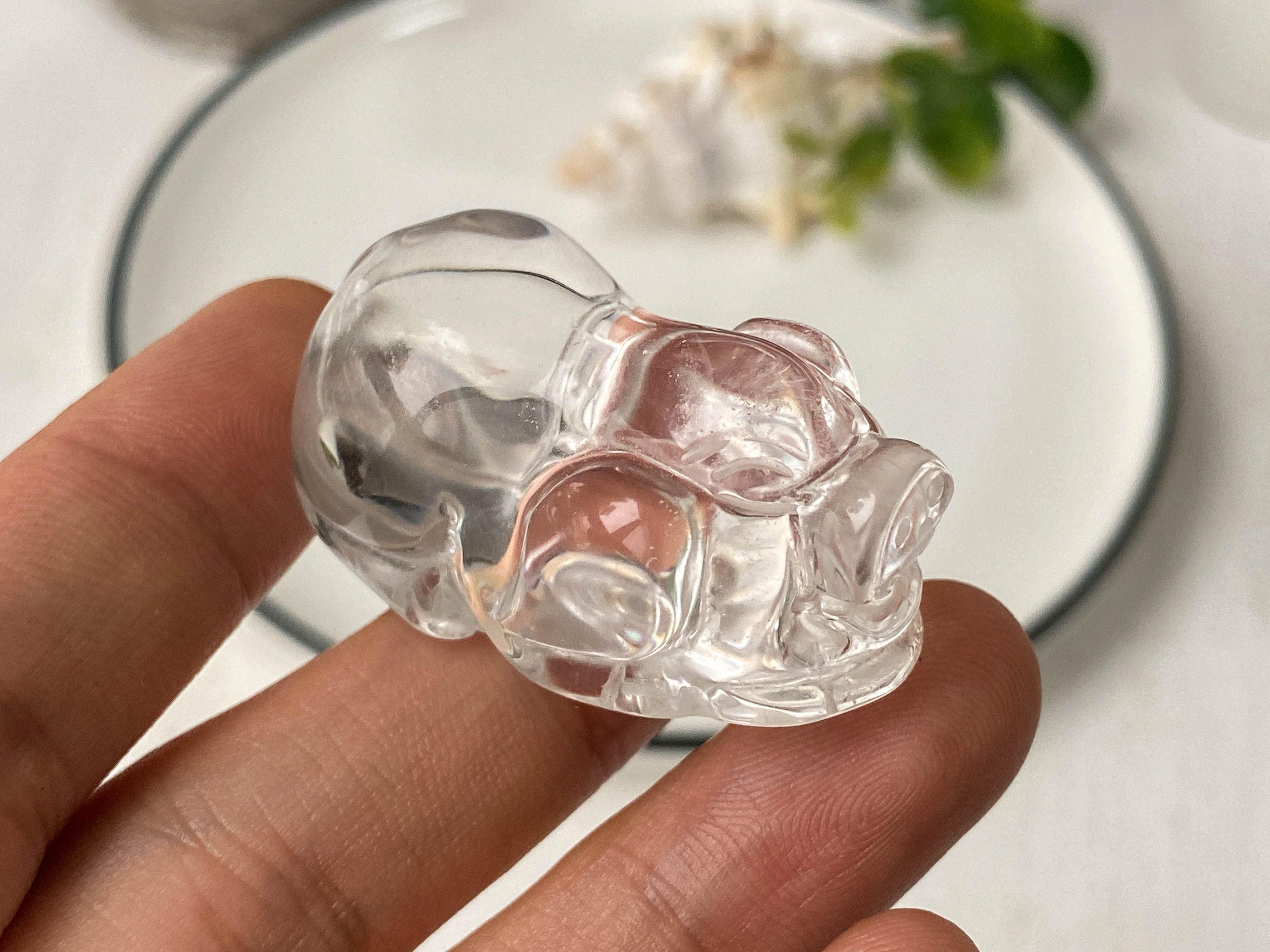 天然の本物のクリアクォーツ豚、彫刻されたクォーツ豚半貴石宝石、豚