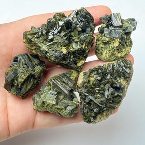 Natural Green Epidote Crystal Cluster - Raw Epidote for Healing & Decor, Perfect Gift Idea , Special Gift , Mineral Specimen