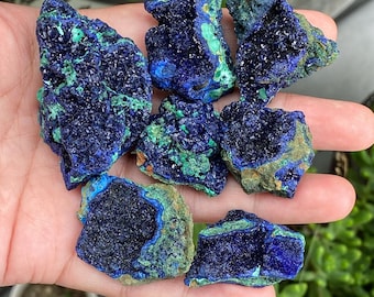 Ejemplar de azurita natural, regalo de cristal, cristal en bruto raro, cristal energético, cristales minerales simbióticos, azurita azul intenso y profundo.