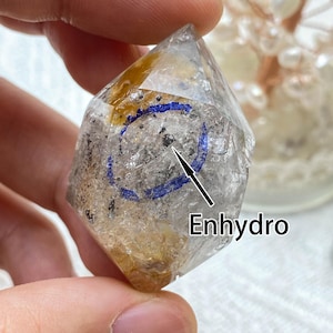 Ciondolo in cristallo di quarzo Enhydro: sabbia nera e acqua antica