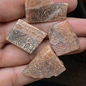 Regenboograster zonnesteen cabochon, ruwe edelsteen uit Tanzania, ideaal voor het maken van unieke sieraden, ideaal cadeau voor verzamelaars, kristallen cadeau