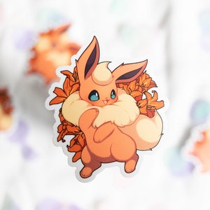 Könnte beinhalten: Ein Aufkleber mit einem Cartoon-Eevee mit orangefarbenem Fell, blauen Augen und einem flauschigen Schwanz. Das Eevee ist von orangefarbenen Blumen umgeben.