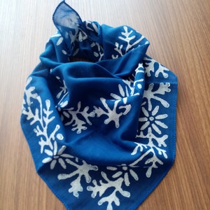 Blue white floral bandana, cotton headbands for men, summer gift, women neck scarf, boho hippie bandanas, blue wrist wrap,
