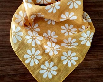 100% cotton daisy bandana, boho yellow floral scarf, flower headbands, versatile accesory, botanical print neck tie,