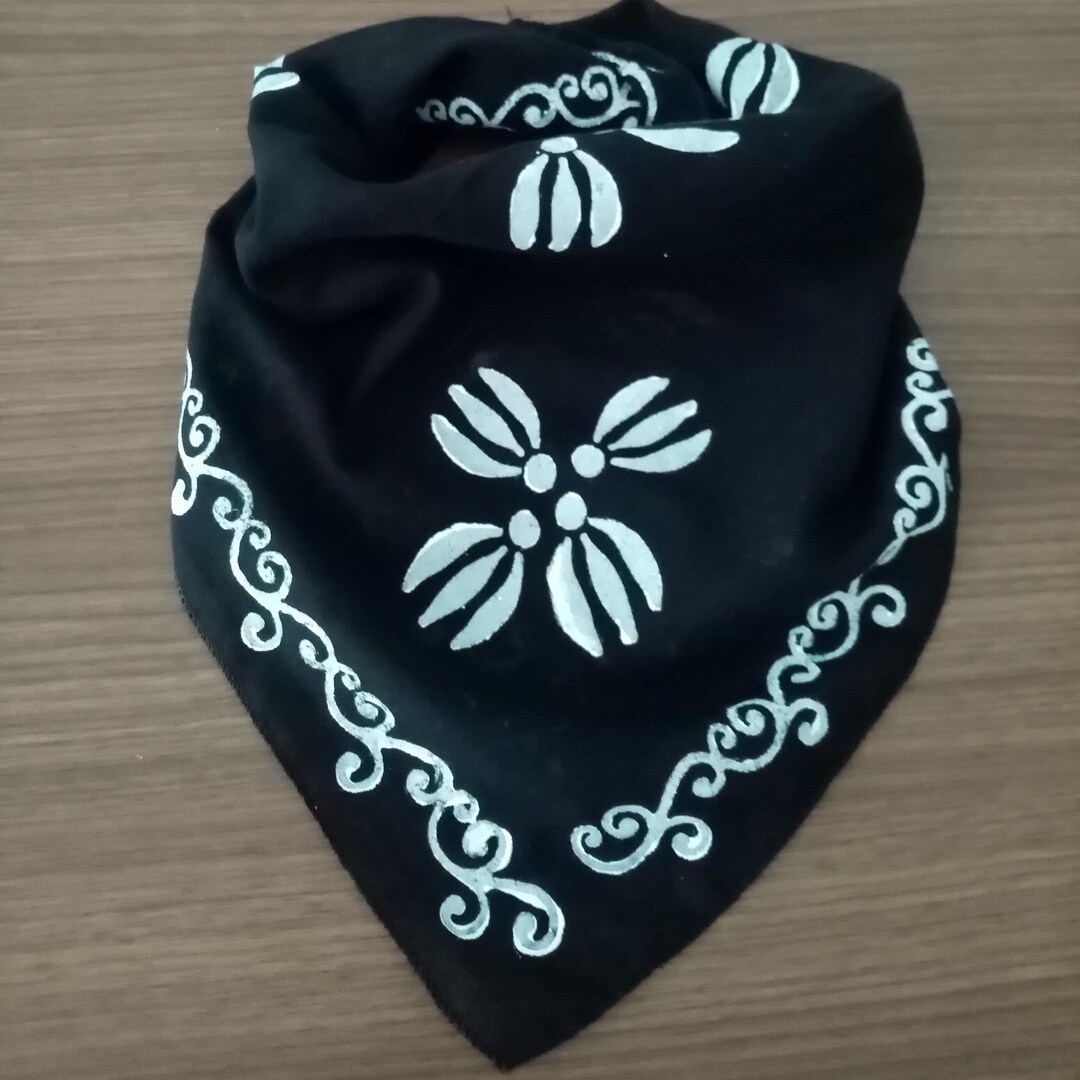 Lena Black and White Bandana Print Scarf Top