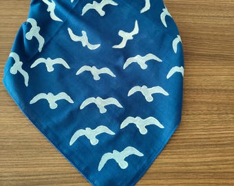 Navy blue bandana for men, sea theme headbands, summer bandanas, hand block bandanas, white Seagull bandana, men headbands, hippie bandanas