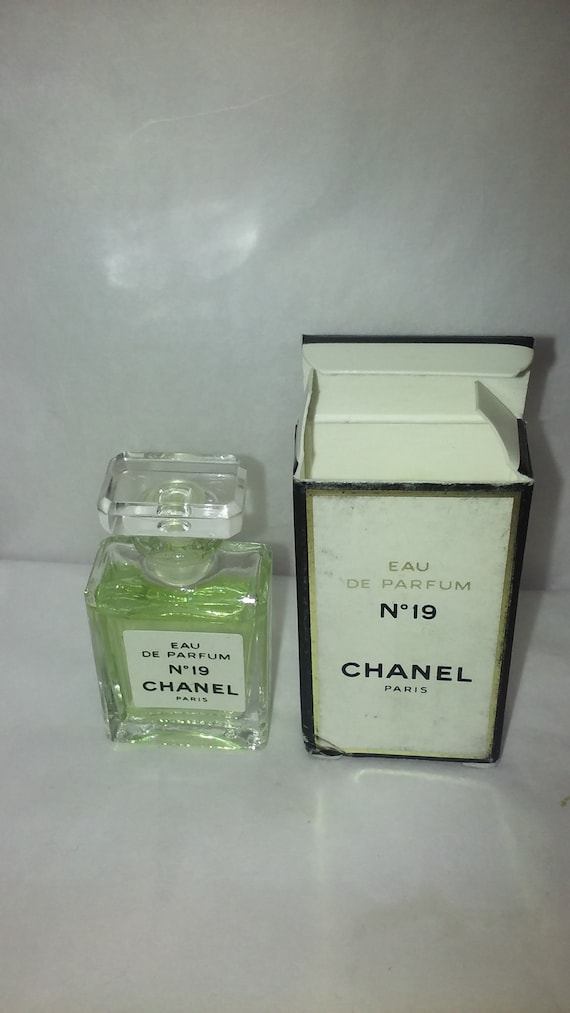 CHANEL No. 5 EDP PERFUME MINIATURE Holiday Collectible MINI 1.5 ml GIFT  PACKAGE