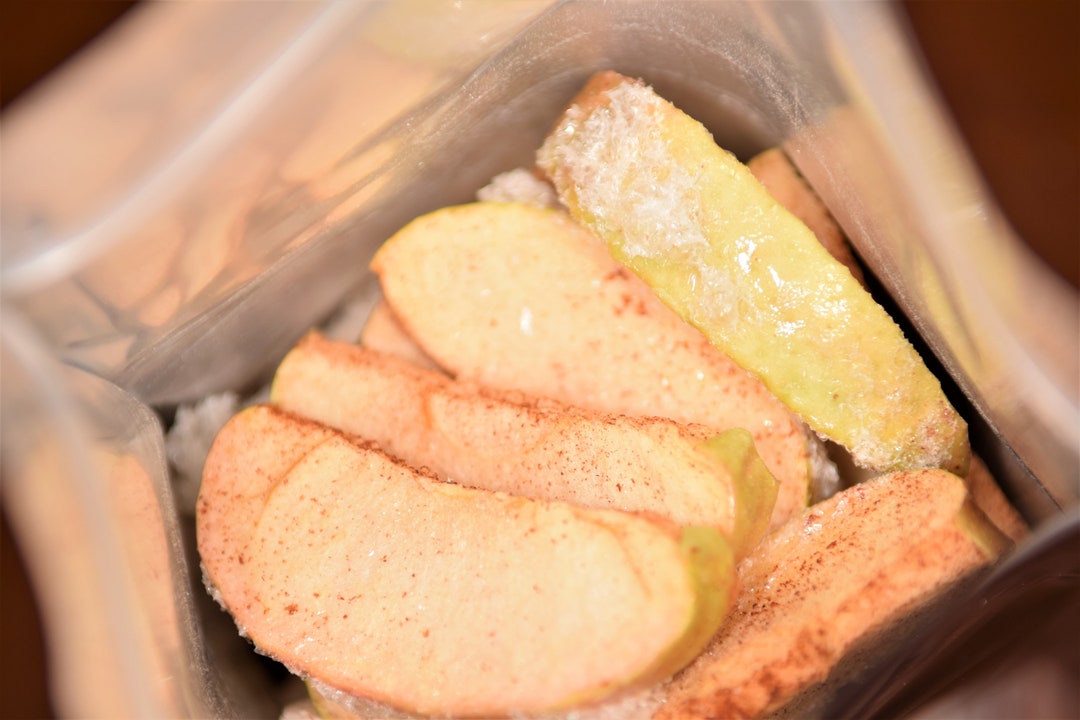 Freeze Dried Honey Crisp Apple Slices With Cinnamon Sugar in Mylar Bag