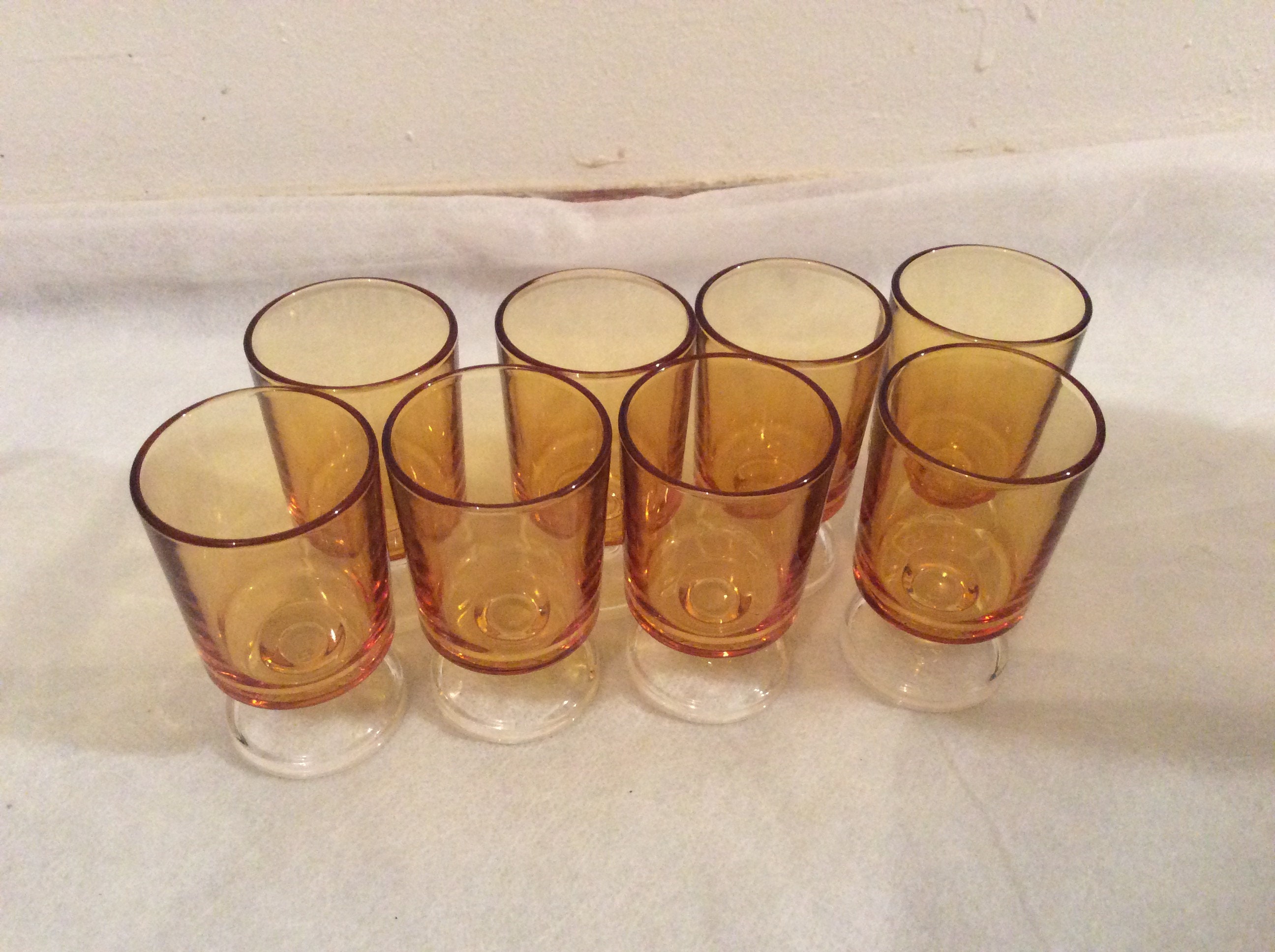 8 Petits Verres Liqueur, à Pied, Francais, Vintage, Année 60/70, Verre Ambre/Jaune