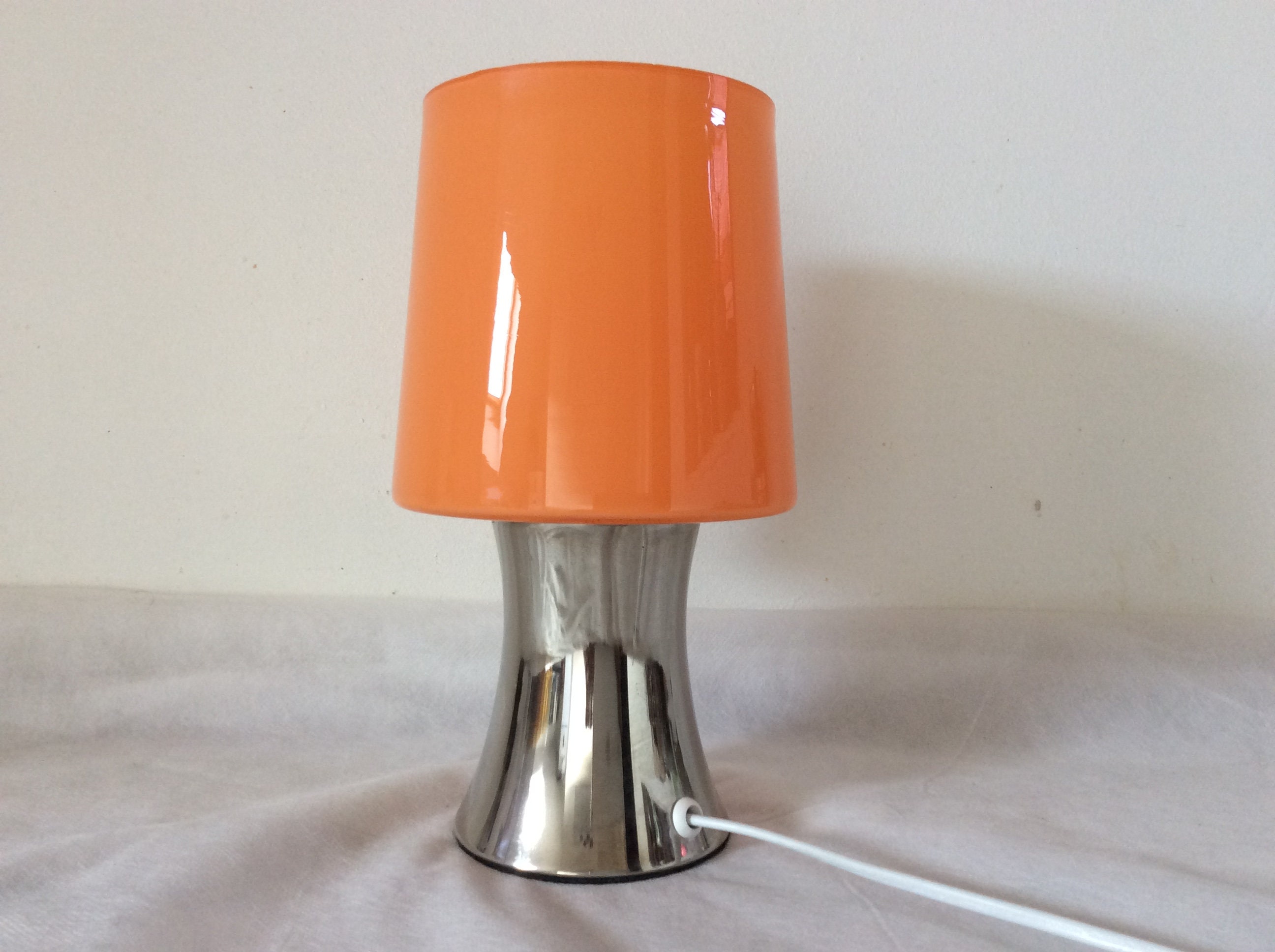 Belle Lampe de Table, Verre Couleur Orange et Pied Chromé, Vintage