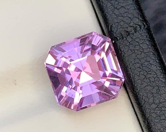 Fuchsia Pink Kunzit Edelstein: 5.20 ct Asscher Cut, Oktober Geburtsstein