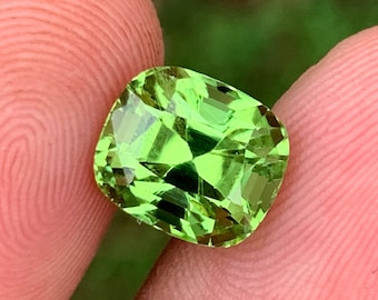 Kamień szlachetny perydot w szlifie poduszkowym, jabłkowo-zielony, kamień narodzin sierpnia, 4,75 Cts