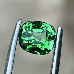 Algengrüner Turmalin Edelstein, Kissenschliff Turmalin, 1.45 CT