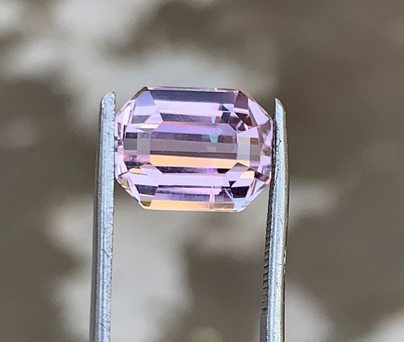 Pierre Précieuse Kunzite Rose Naturelle 26,20 Ct - Taille émeraude - Qualité VVS - Afghanistan