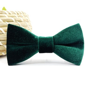 Emerald Green Velvet Bow tie, Velvet bow tie, Wedding bow tie, Groom bow tie, Ring bearer, Bow Tie for men, baby, boy, kids