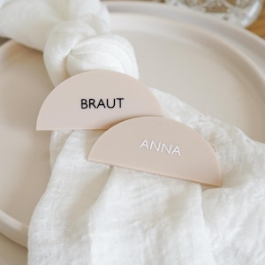 Elegante Platzkarten aus Acrylglas - personalisierte Namenskärtchen Hochzeit - Halbmond Gastgeschenk