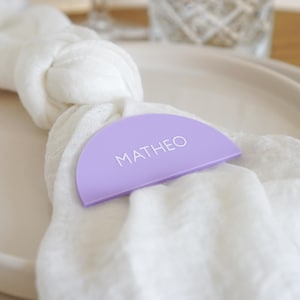 Elegante Platzkarten aus Acrylglas - personalisierte Namenskärtchen Hochzeit - Halbmond Gastgeschenk