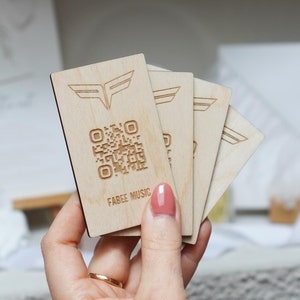 Personalisierte Visitenkarten aus Holz - Laser Cut Gravur - mit Logo und QR Code - individuell handgefertigt