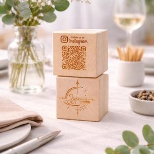 Cubo di legno inciso con menu QR code e cartello Wi-Fi - Accessorio personalizzato per bar e ristoranti - Incisione di logo e numero del tavolo