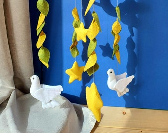 Baby mobile. Birds mobile. Green mobile for boy or girl. Baby crib mobile. Newborn gift.