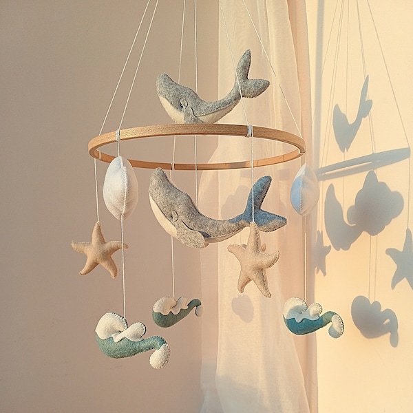 Móvil para bebé: ballenas, nubes y estrellas de mar. Decoración náutica para bebé. Móvil para bebé: océano. Móvil para cuna. Móvil neutro para bebé.