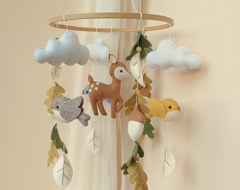 Wald Baby Mobile. Waldland Mobile mit Reh, Vogel, Wolke aus Filz. Kinderzimmer Mobile. Neutralmobil. Krippenmobile. Neugeborenen Geschenk.