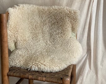 sheep skin shearing creme color nice fluffy hides S1 911