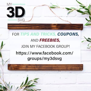 K&ouml;nnte beinhalten: Ein wei&szlig;es Schild mit einem Holzrahmen, das an einer wei&szlig;en Backsteinwand h&auml;ngt. Das Schild sagt "MY 3D SVG" und enth&auml;lt Anweisungen, um einer Facebook-Gruppe f&uuml;r Tipps, Tricks, Gutscheine und Gratisangebote beizutreten. Die URL f&uuml;r die Facebook-Gruppe lautet https://www.facebook.com/groups/my3dsvg.