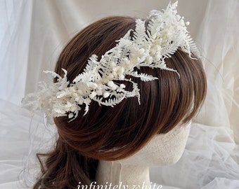 White Bridal Crown, Crown of dried Flowers, First Communion Crown, White Flowers Crown, Bridal Hair Wreath, Boho bride, Bridal boho crown