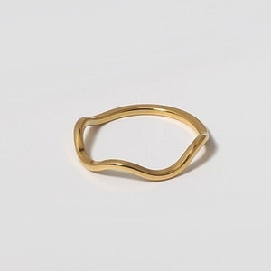 18K Gold-Plated Simple Wavy Curved Ring • Minimalist Dainty Thin Ring • Unique Design Gold Ring Wedding Band • Gift for Her