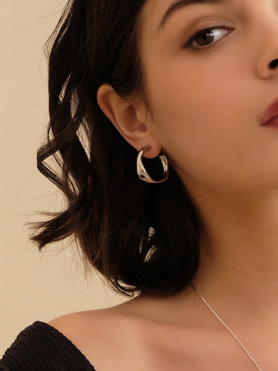 Elegant waves hoop earrings sale