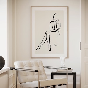 Pu&ograve; includere: Un disegno in bianco e nero di una persona seduta con il mento appoggiato alla mano. Il disegno &egrave; incorniciato e appeso a una parete bianca. Il testo "fresh silhouette" &egrave; scritto sotto il disegno.
