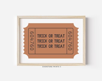 Könnte beinhalten: Ein braunes Ticket mit dem Text "Trick or Treat", der dreimal wiederholt wird. Die Ticketnummer lautet 604760. Der Text "EVERSTONE PRINTS" befindet sich am unteren Rand des Bildes.