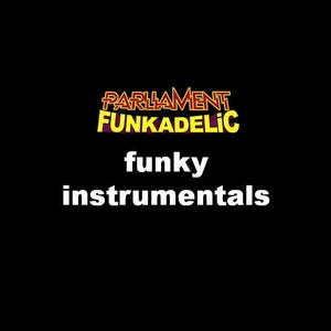 Könnte beinhalten: Schwarzer Hintergrund mit den Worten "PARLIAMENT FUNKADELIC" in einer farbenfrohen, stilisierten Schriftart. Darunter stehen die Worte "funky instrumentals" in weißer, serifenloser Schrift.