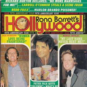 Può includere: Una copertina di rivista vintage con il titolo "Rona Barrett's Hollywood" in rosso e giallo. La copertina presenta immagini di Jack Nicholson, Peter Falk e Michael Douglas, con titoli come "Women Love Being Frightened!" e "My Last Name Never Hurt Me!!".