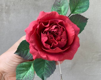 Broche de flor de mujer rosa roja