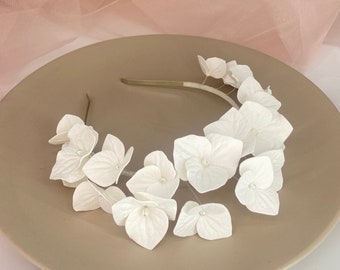 Bridal flower headband White hydrangea wedding headband Wedding flower crown pearl