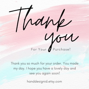 K&ouml;nnte beinhalten: Dankeskarte mit einem Aquarellhintergrund in Rosa und Blau. Die Karte sagt "Danke" in schwarzer Kursivschrift und "F&uuml;r Ihren Kauf!" in schwarzem Text. Die Karte enth&auml;lt auch den Text "Vielen Dank f&uuml;r Ihre Bestellung. Sie haben meinen Tag gerettet. Ich hoffe, Sie haben einen sch&ouml;nen Tag und bis bald!" und die Website-Adresse "handdesignid.etsy.com".