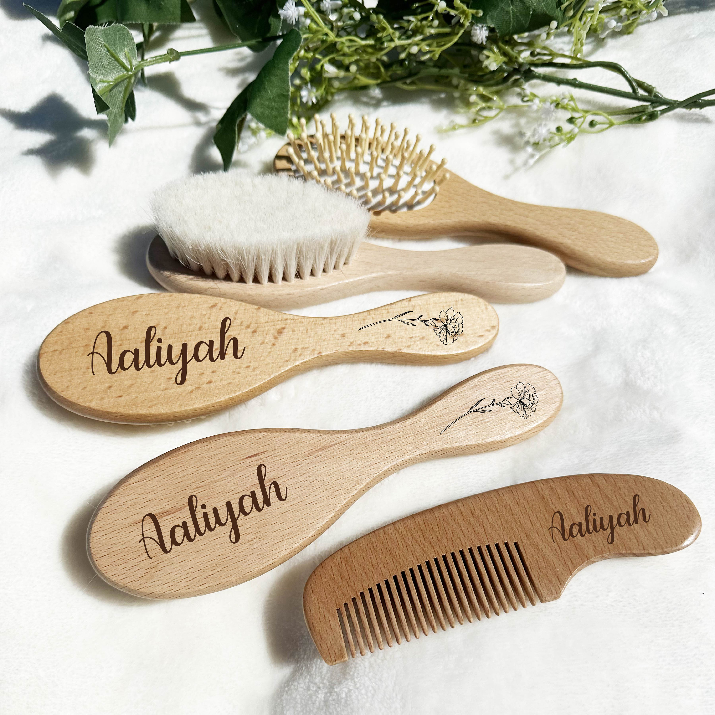 Geschenk für Mädchen | Geburtsblume | Personalisierte hölzerne Baby-Haarbürste | Benutzerdefinierte Babybürste | Babypartygeschenk Mädchen | Baby Andenken