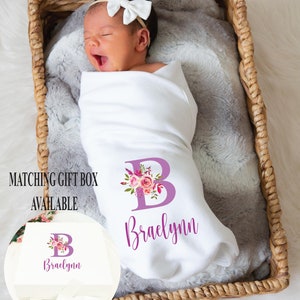 Manta de bebé personalizada / Inicial floral púrpura / Regalo personalizado para niña / Regalo de baby shower / Manta de niña personalizada