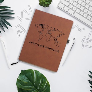 Weltkarte Notizbuch, Reisegeschenk, Jahrestagsgeschenk, Standort-Notizbuch, Journal, Vatertag, personalisierte Weltkarte und Koordinaten-Notizbuch