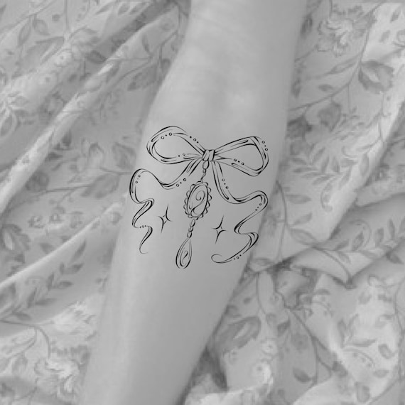 30 Cute Ribbon Tattoos for Women | Art and Design