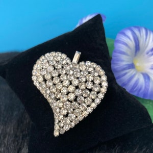 Vintage heart brooch:  rhinestone jewelry