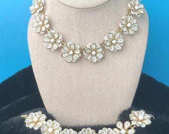 Vintage white flower necklace and bracelet set; adjustable choker