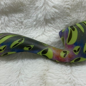 Glow in the Dark Pipe, Glow Pipe, Silicone Pipe, Unbreakable Pipe, Pipe, Silicone Pipe, Pipe, Pipe with Glass Bowl, Alien Pipe, Cute Pipe