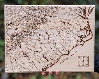 Carolina del Norte: IMPRESIÓN Giclée de un mapa pirograbado inspirado en ESDLA