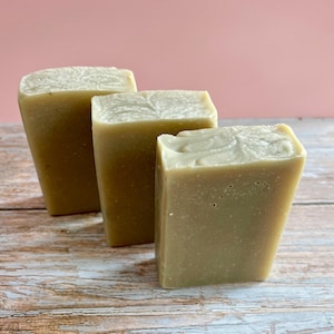 Dans les bois (patchouli, bois de cèdre, bergamote)
