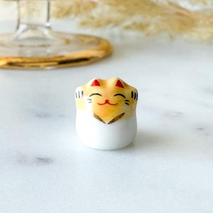 miniaturowy kot na szczęście, figurka TINY Lucky Cat, malutki japoński kot machający Maneki Neko, prezent na szczęście, sukces w biznesie, mała figurka szczęśliwego kota