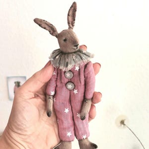 Jouet lapin de cirque de style vintage : poupée lapin en flanelle faite main