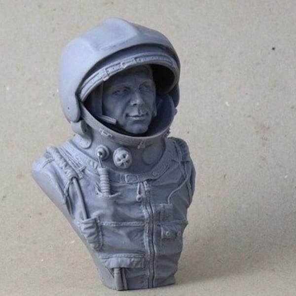 The Human Space Resin Model Yuri Gagarin Figure Unpainted Miniature Adult Bust Scale 1/9